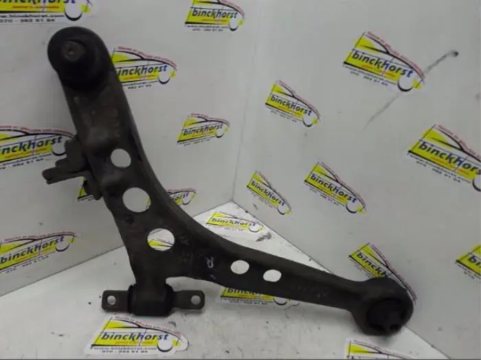 Front wishbone, right Hyundai Trajet