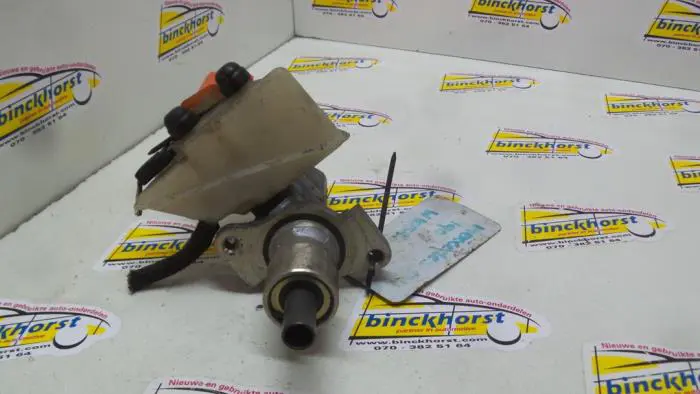 Master cylinder Mercedes E-Klasse