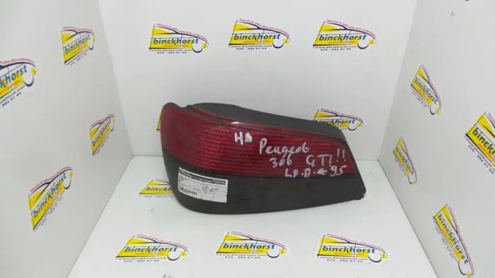 Taillight, left Peugeot 306