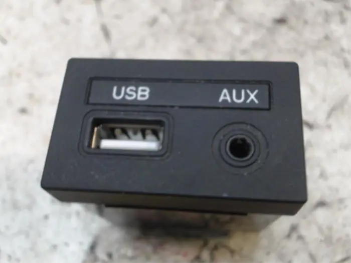 AUX/USB aansluiting Hyundai I40