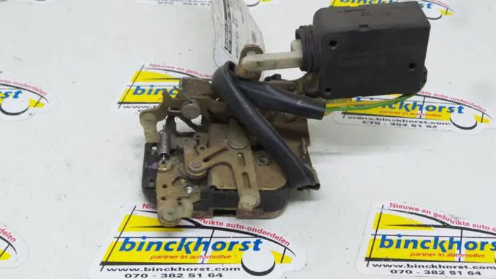 Front door lock mechanism 4-door, right Volvo 4-Serie