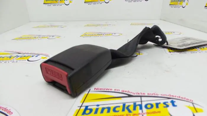 Rear seatbelt buckle, right Peugeot 106