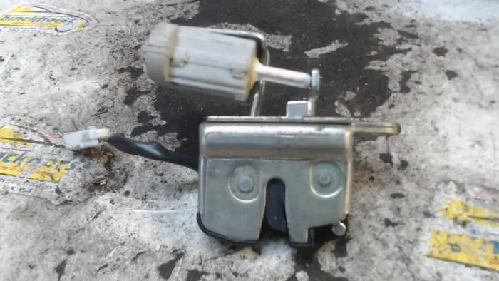 Tailgate lock mechanism Alfa Romeo 147