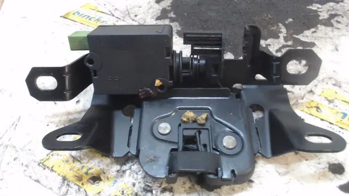 Tailgate lock mechanism Volvo C30