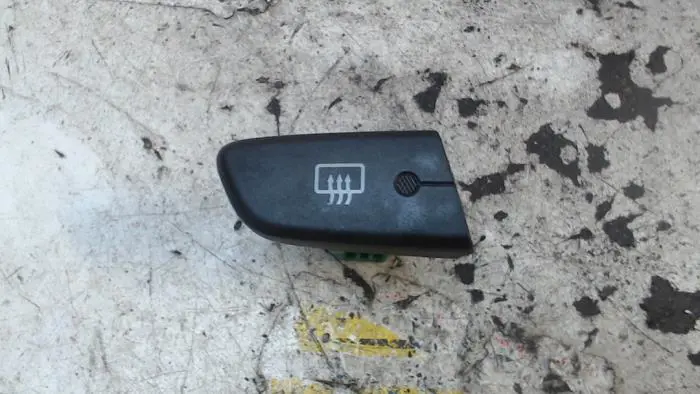 Rear window heating switch Toyota Aygo