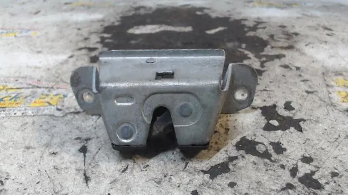 Tailgate lock mechanism Toyota Aygo