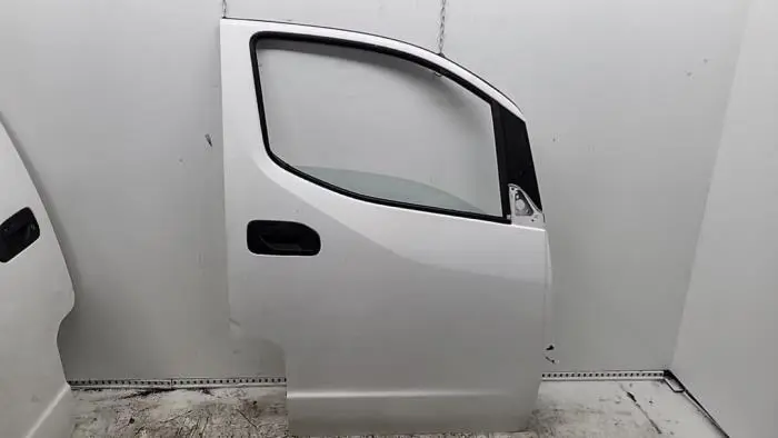 Door 2-door, right Nissan NV200