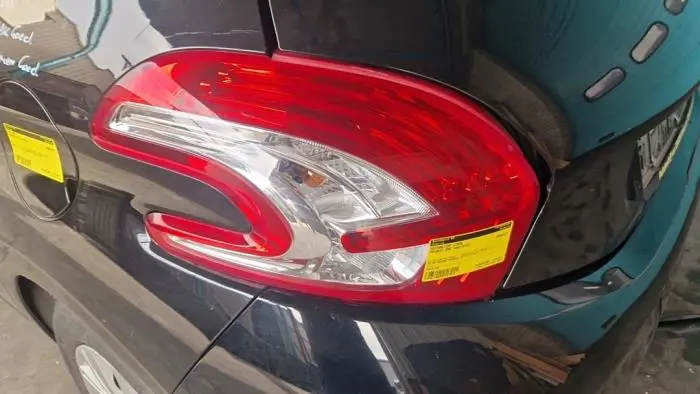 Taillight, left Peugeot 208