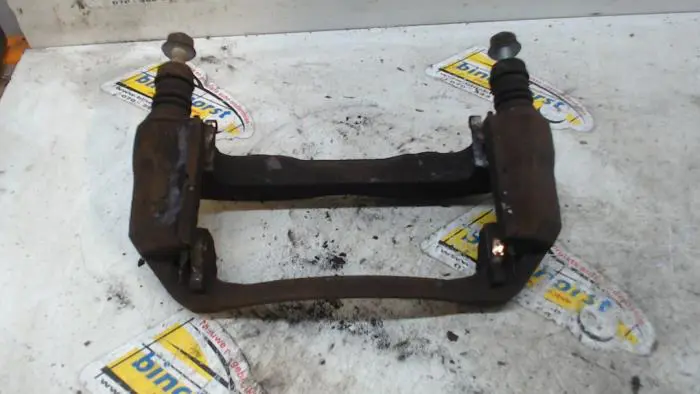 Remzadel links-voor Nissan NV200