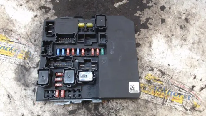 Fuse box Nissan NV200