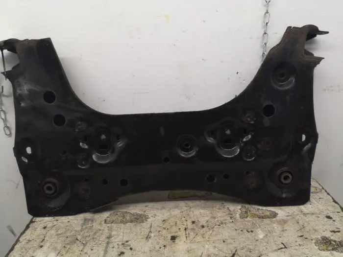 Subframe Nissan NV200