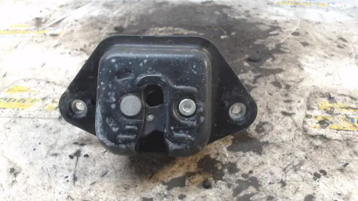 Tailgate lock mechanism Honda Civic