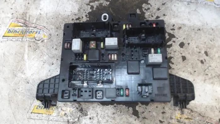 Fuse box Opel Zafira