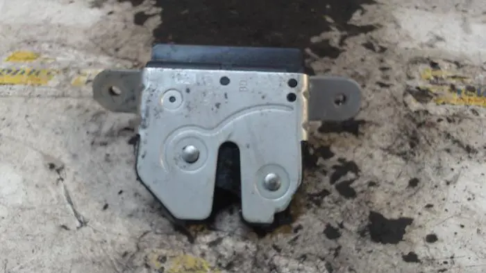 Tailgate lock mechanism Opel Corsa