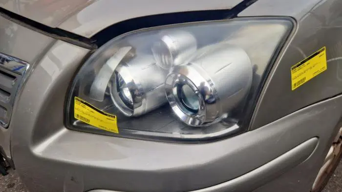 Headlight, left Toyota Avensis