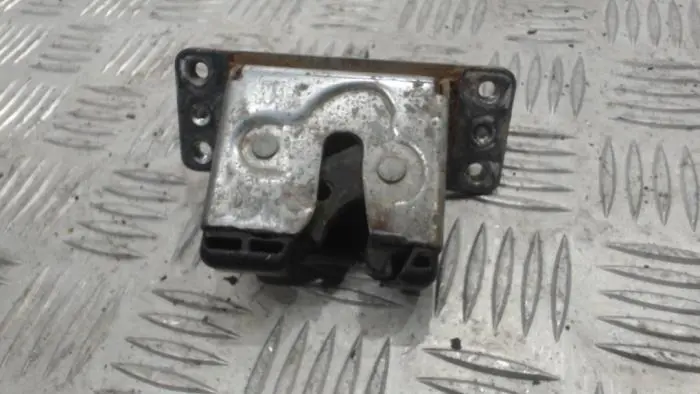 Tailgate lock mechanism Renault Trafic