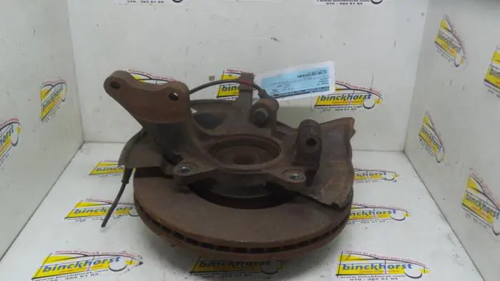 Knuckle, front right Hyundai Trajet