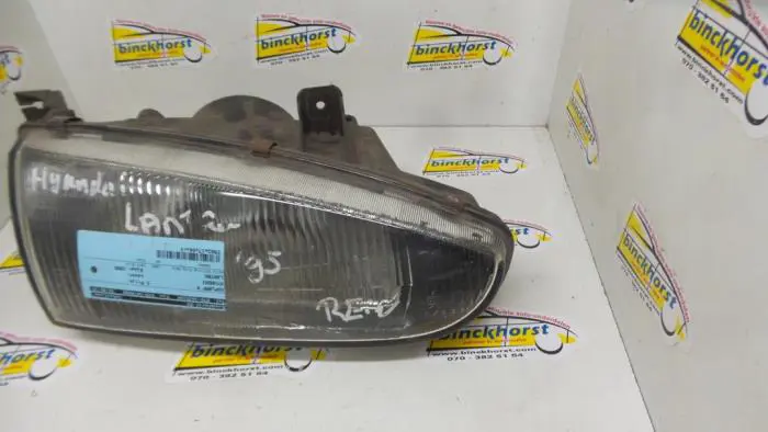 Headlight, right Hyundai Lantra