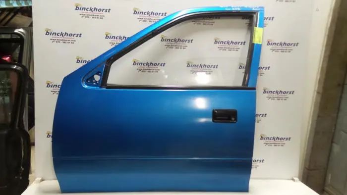 Door 4-door, front left Suzuki Swift