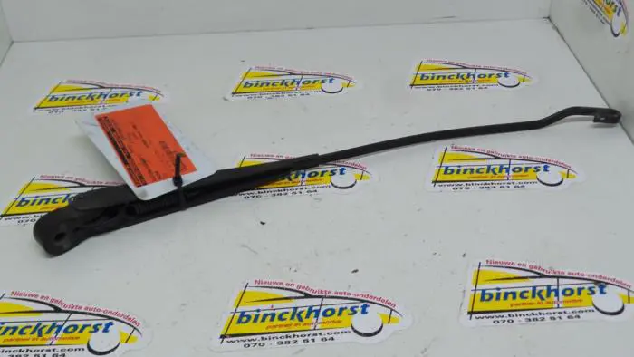 Front wiper arm Mazda 121